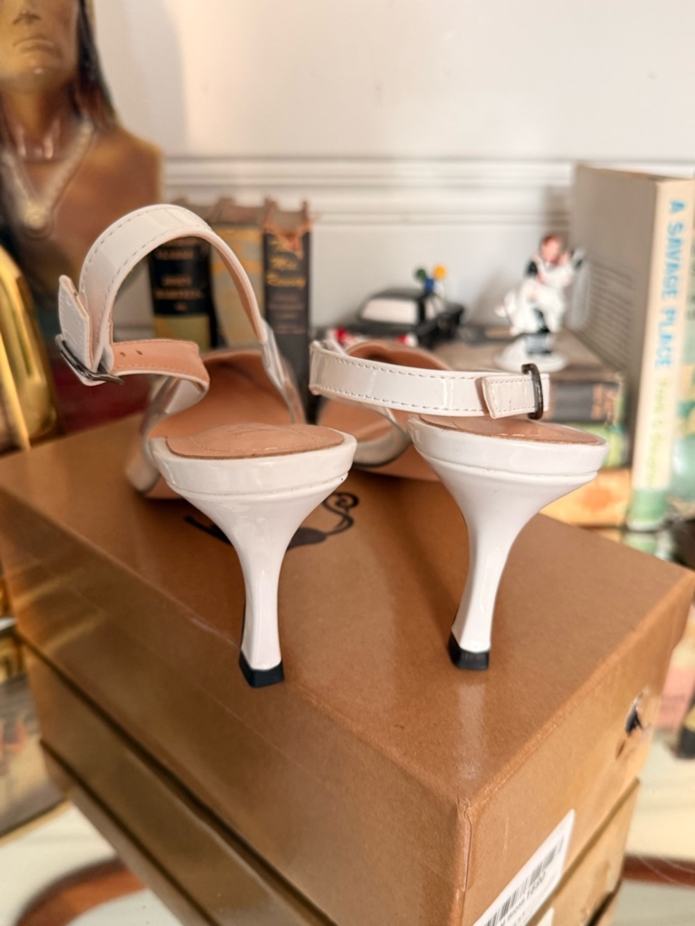 Women’s White Heart-Pointed Slingback Flats - Picture 3 of 5
